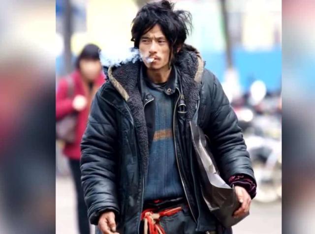 《恐龙战队》曝正式海报 机甲五兽露真身：beat·365